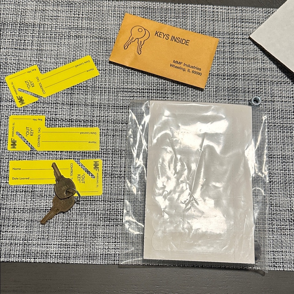 Metal Lockbox with Key - Picture 2 of 10